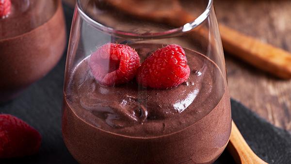 chocolate protein pudding with raspberry